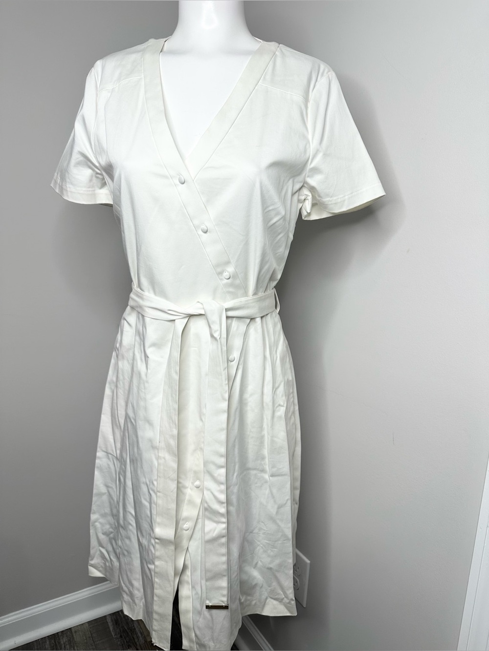 Ted baker White Wrap-Style Short Sleeve Dress- preloved-4 - Picture 2 of 16